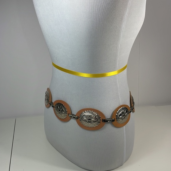 VINTAGE VERMILLION Leather bohemian cowboy belt, Size M - Picture 6 of 10